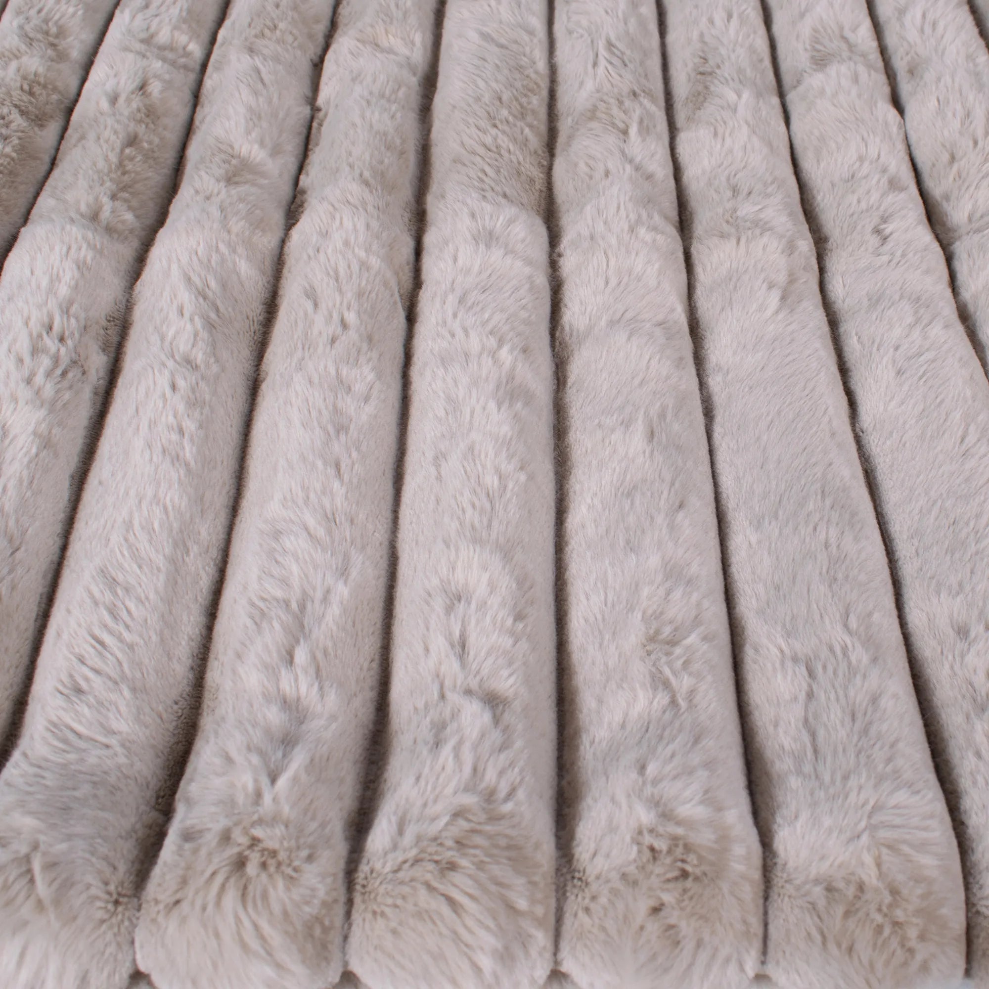 Lux Faux Fur Throw | Beige