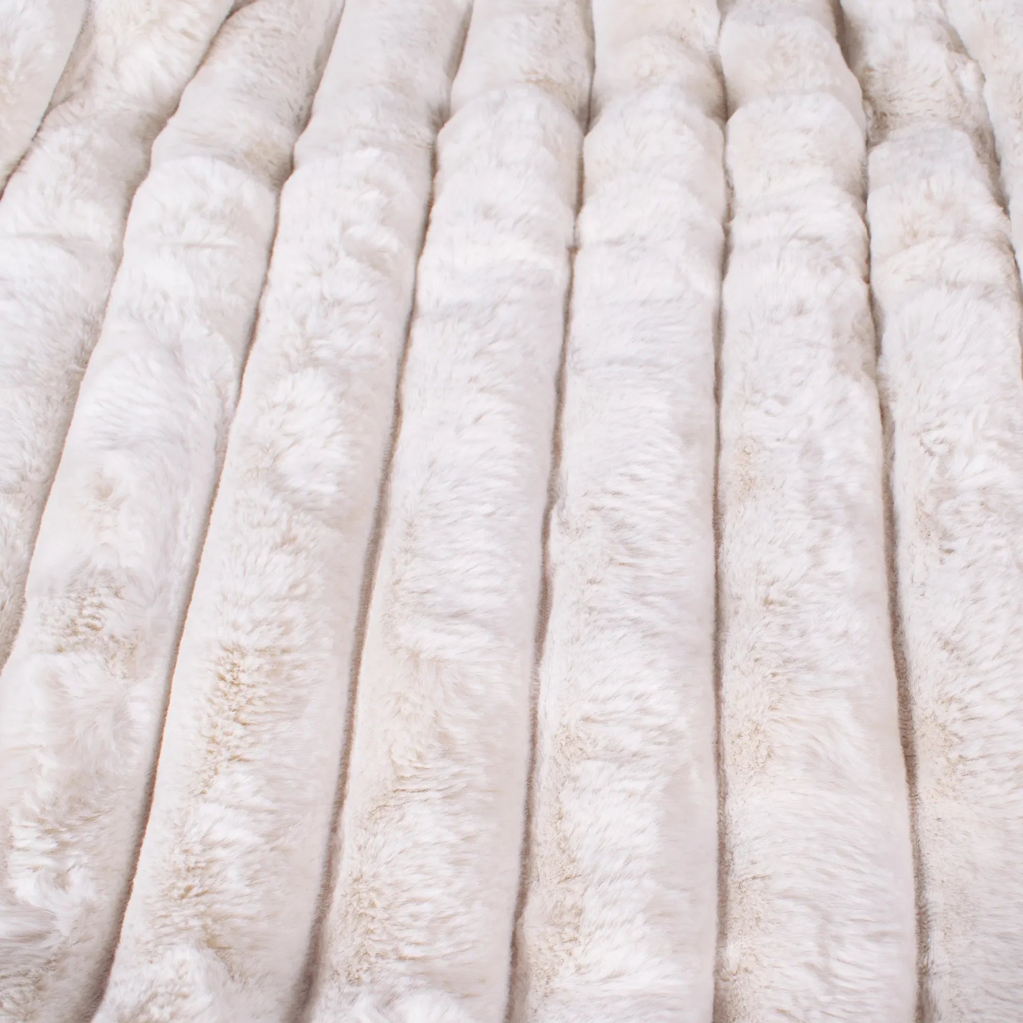 Lux Faux Fur Throw | Ivory